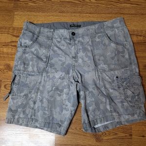 Eddie Bauer Gray Camo Floral Pocket Cargo Shorts Size 20W